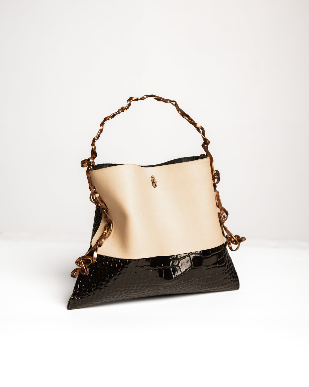 Minaudière Vendôme Torsion in “Coucou”