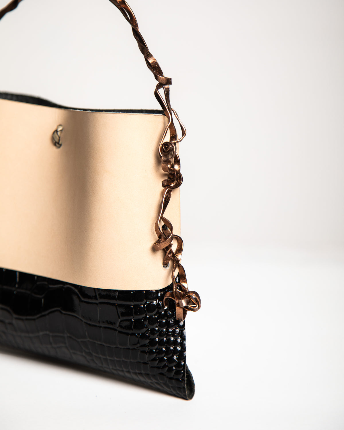 Minaudière Vendôme Torsion in “Coucou”