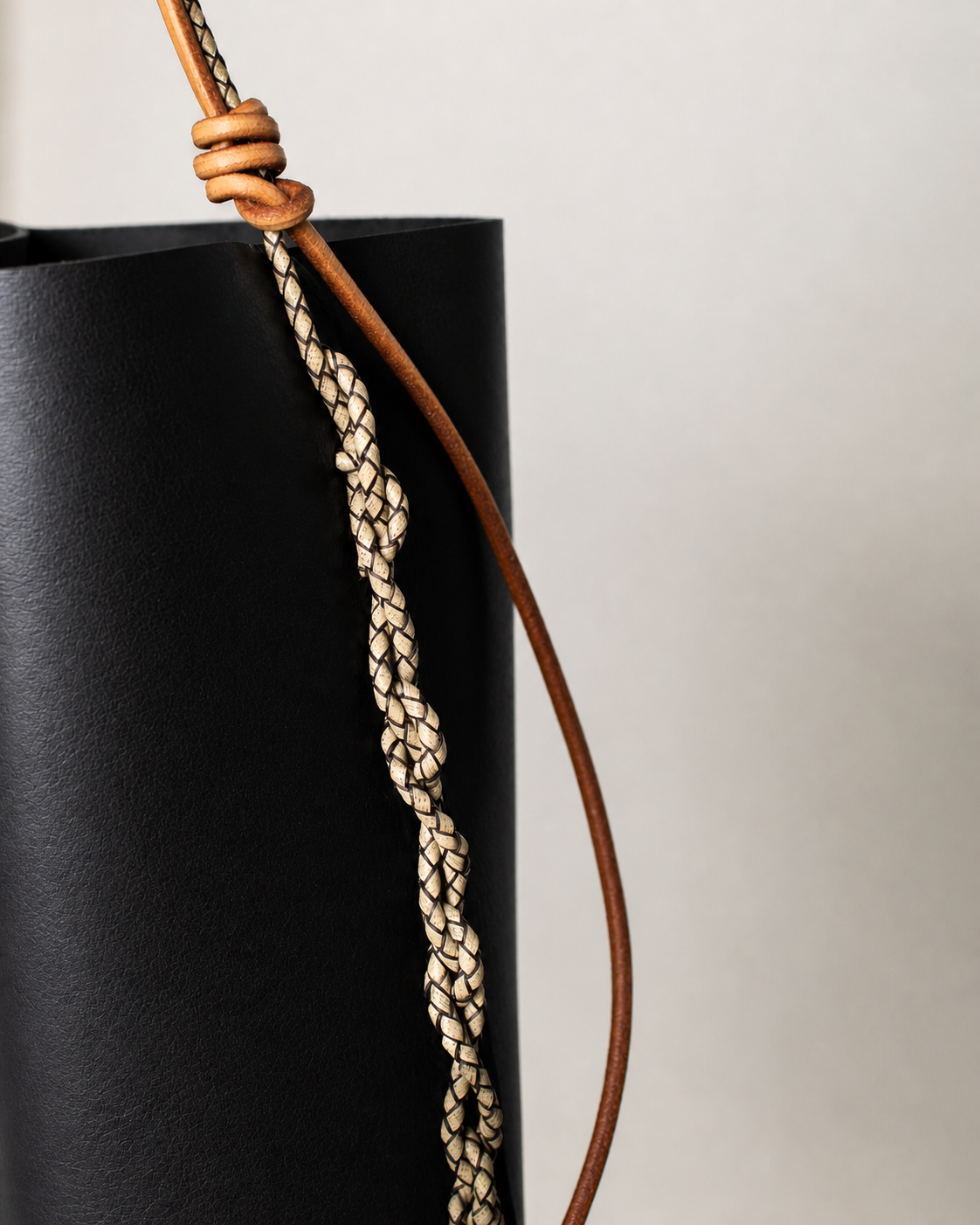 Sac Vendôme Bucket GM in “Onyx”